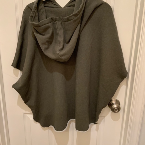 Frank & Eileen Hooded Capelet - Moss Green - Picture 2 of 4